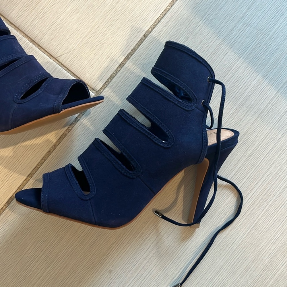 Lien Do blue suede brand new heels Sz 6